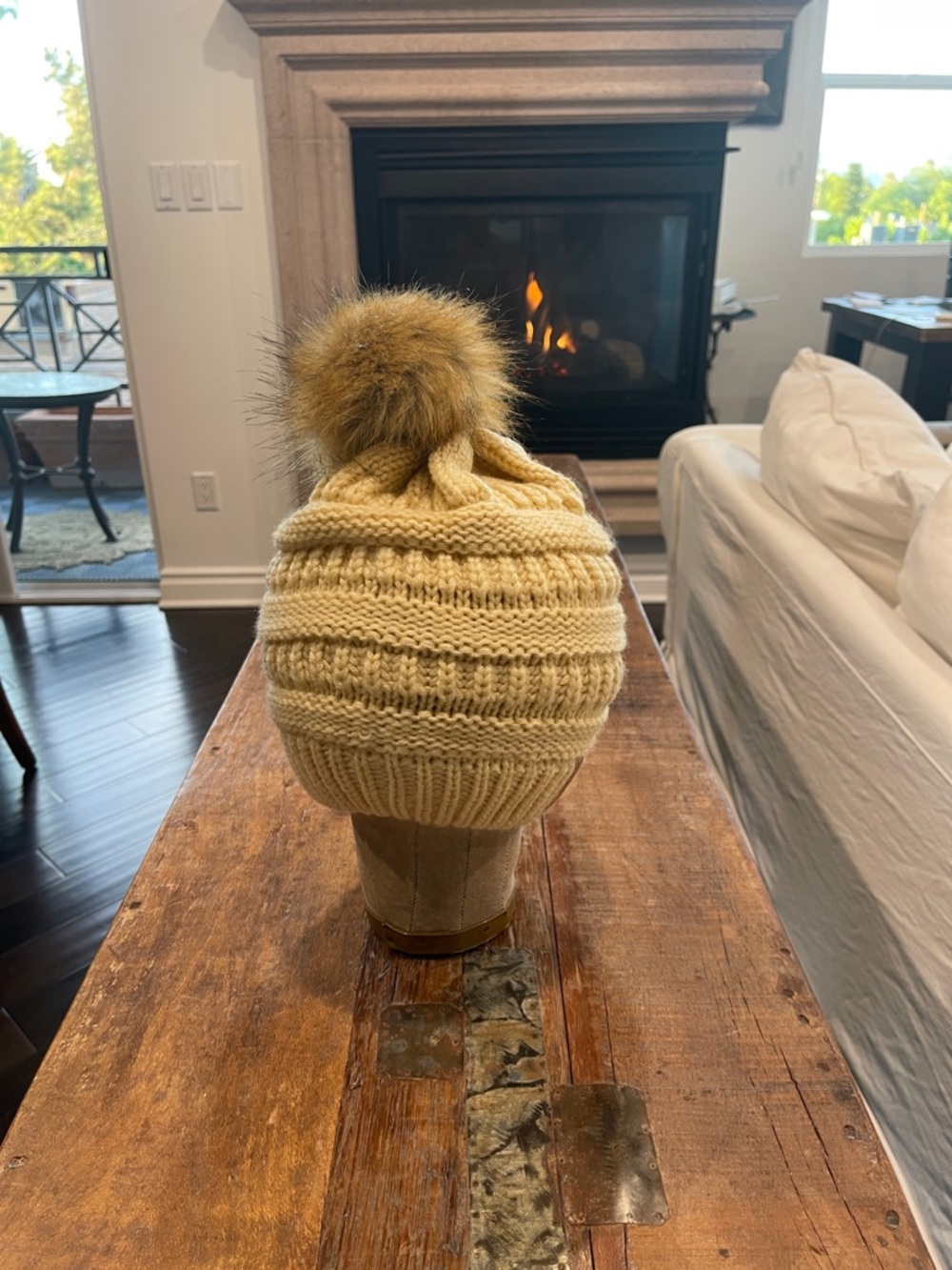 Knit Pom-Pom Beanie in Creme